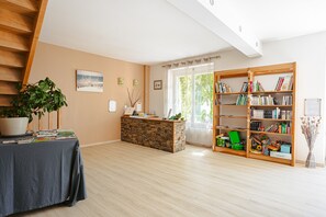 Lobby - Guest Room - La Rochelle (Virson)