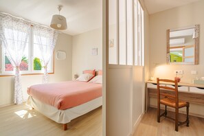 1 chambre, fer et planche à repasser, Wi-Fi, draps fournis