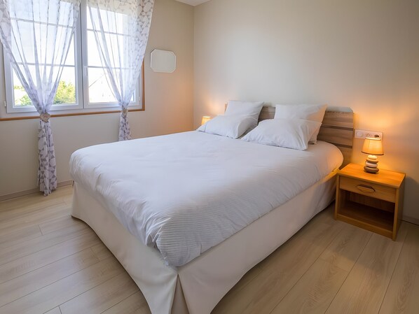 Room - Guest Room “Aix” – Spacious Family Suite in Aix (Virson)