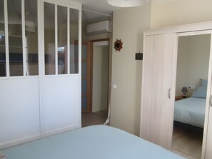 1 bedroom, iron/ironing board, WiFi, bed sheets - Guest Room “Aix” – Spacious Family Suite in Aix (Virson)