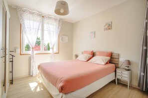 1 chambre, fer et planche Ă repasser, Wi-Fi, draps fournis