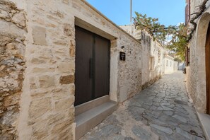 Exterior detail - Stone Project 2 a cozy retreat with private Pool (Pigi)