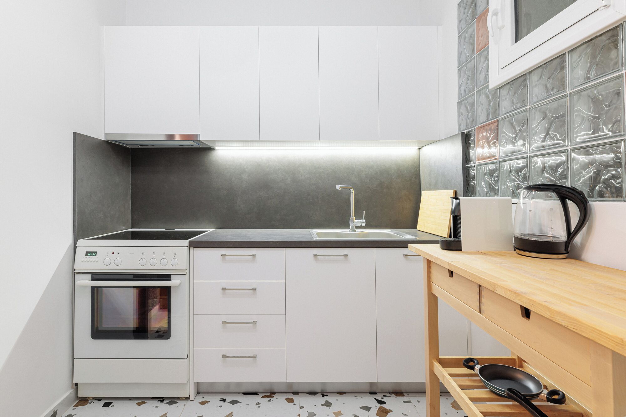 Apartment, 2 Bedrooms, Balcony, City View | Private kitchen | Full-size fridge, oven, stovetop, coffee/tea maker