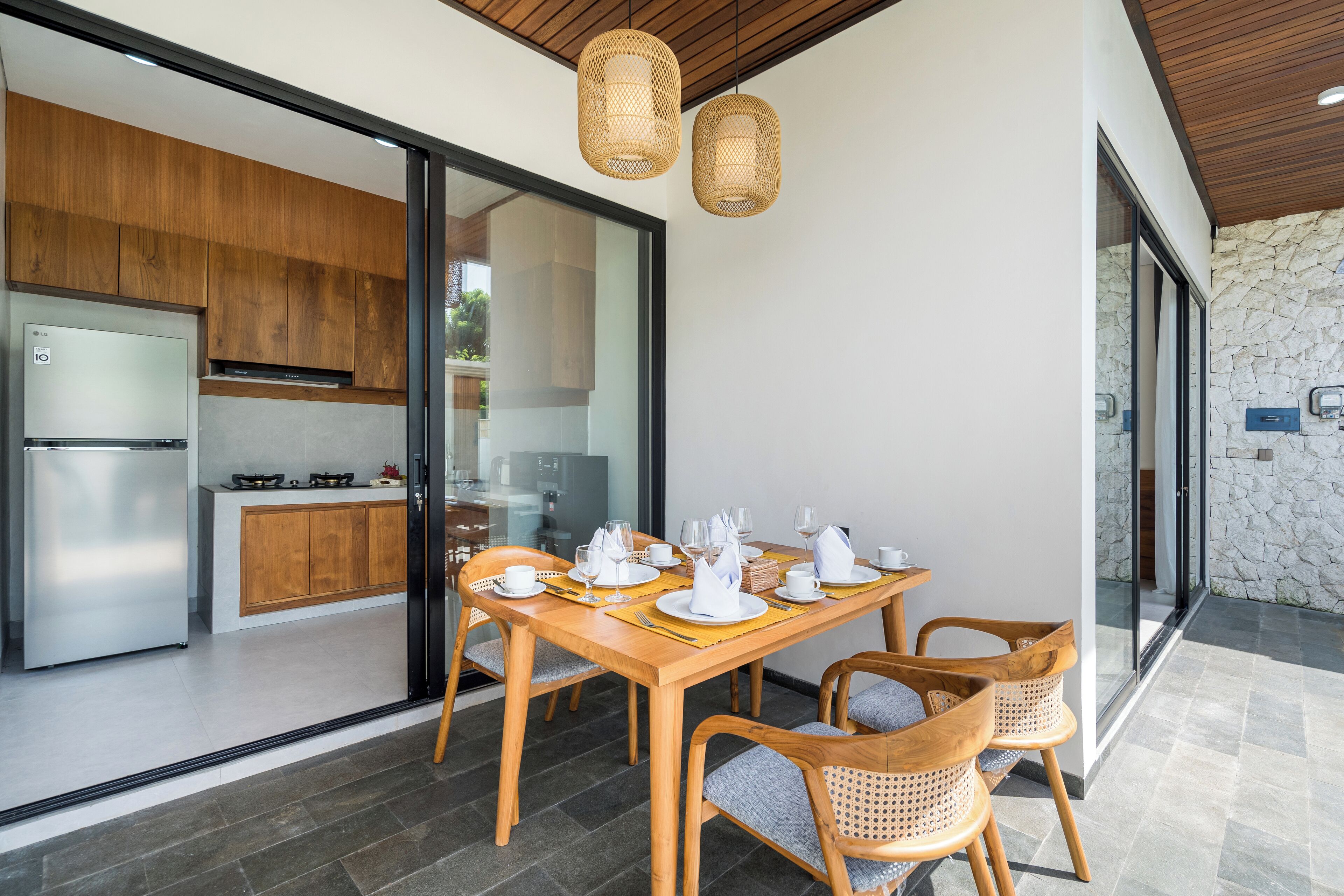 Tủ lạnh, lò vi sóng, bếp nấu, ấm điện 