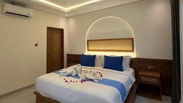 In-room safe, desk, laptop workspace, iron/ironing board