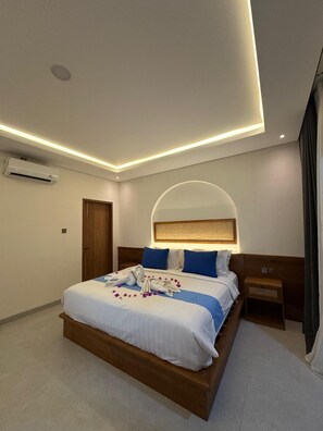 华丽别墅, 2 间卧室, 私人游泳池 | 客房内保险箱、办公桌、笔记本电脑工作区、熨斗/熨板