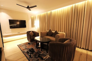 Family Suite | Living area - Hotel Ganga Sutra (Haridwar)