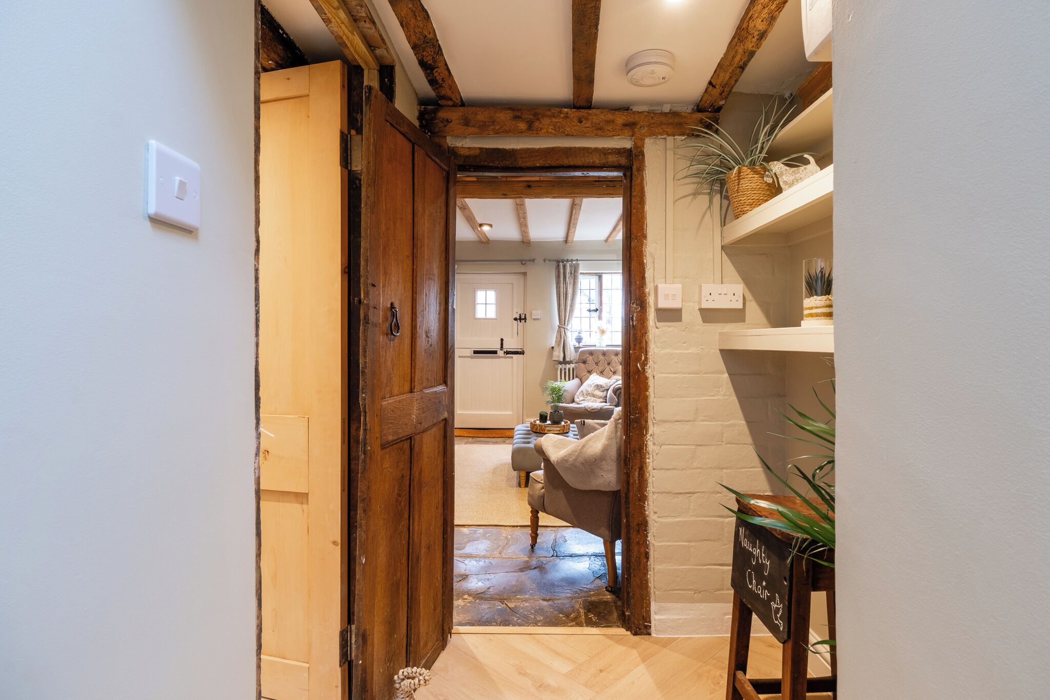 Khu vực ăn uống tại phòng