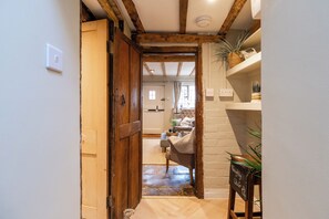 Khu vực ăn uống tại phòng