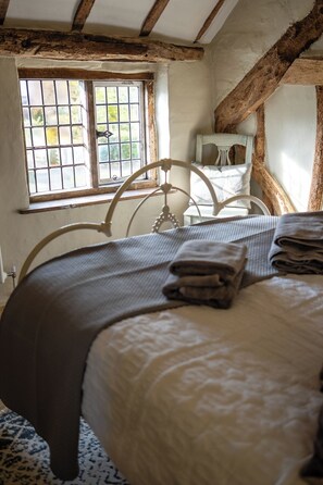 Iron/ironing board, free WiFi - Two Cottages near Stratford-upon-Avon (Clifford Chambers)