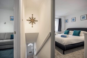 Iron/ironing board, WiFi, bed sheets - Captain's Quarters - Short walk to Poole Quay (Poole)