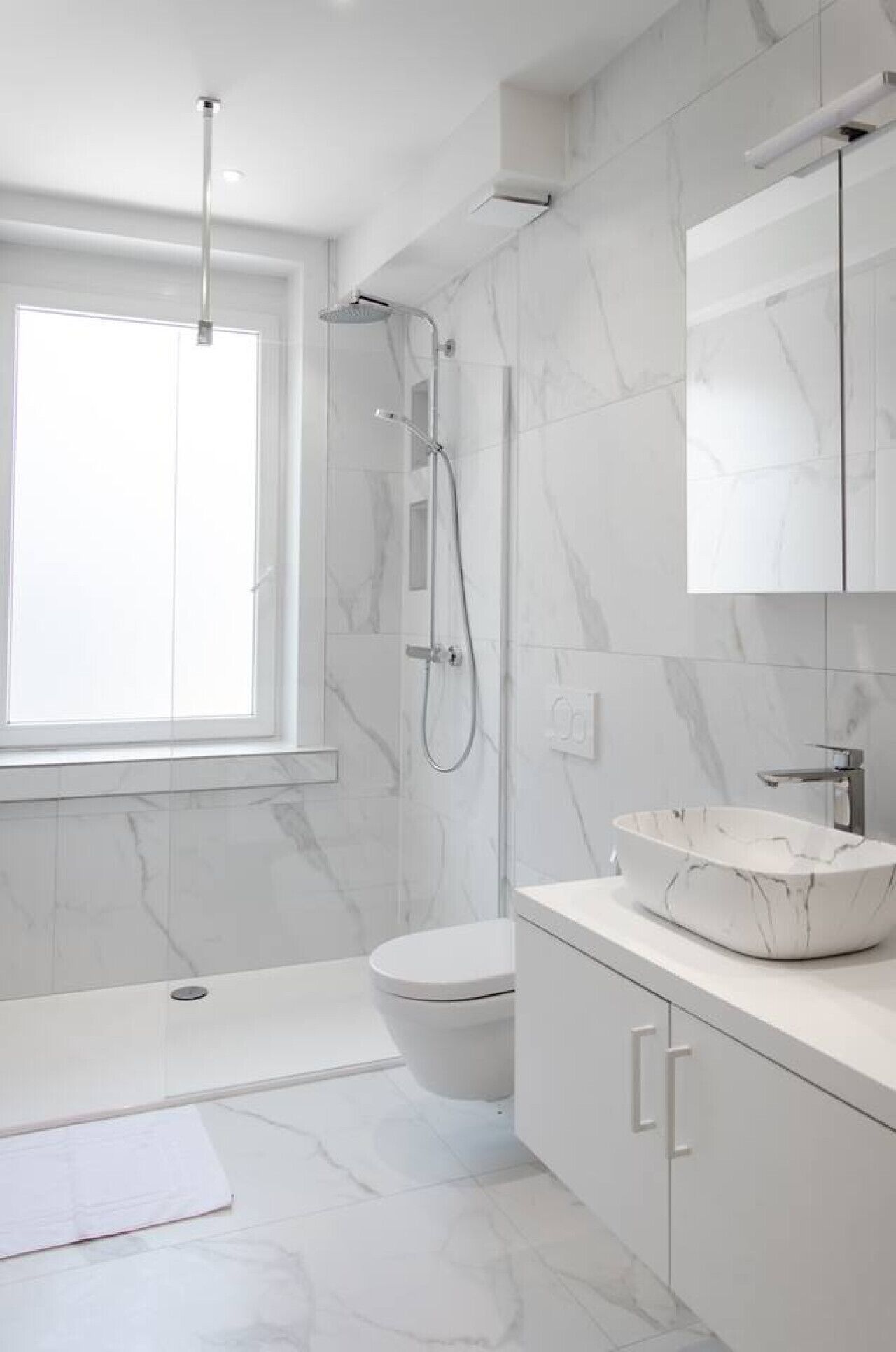 Articles de toilette gratuits, sèche-cheveux, serviettes fournies, savon
