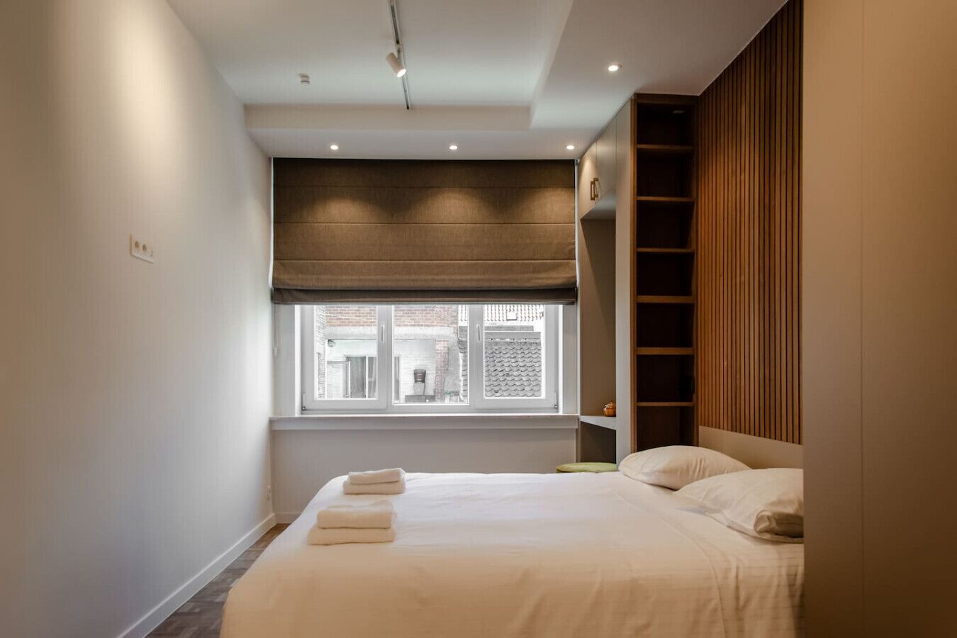 Skrivebord, strygejern/strygebræt, weekendseng, gratis Wi-Fi