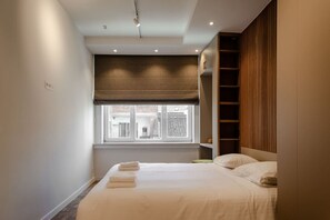 Una scrivania, ferro/asse da stiro, culla da viaggio, Wi-Fi gratuito