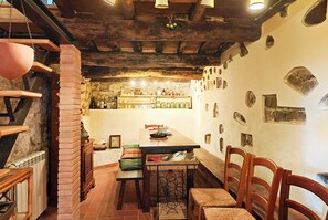 Alloggio su due livelli, vista collina | Sala da pranzo