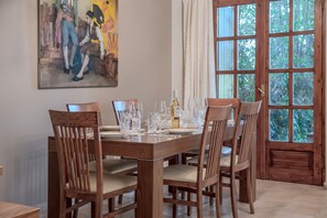 In-room dining - Skine Villa (Platanias)