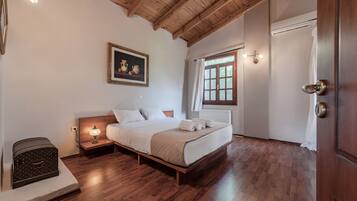 2 bedrooms, free cots/infant beds, bed sheets