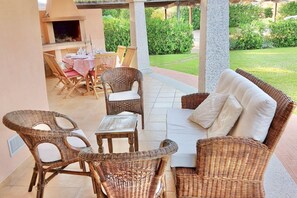 Outdoor dining - Rosemary Villa 6 beds (Muravera)