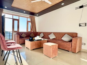 Living area - Misty Winds Kasauli (Kasauli)