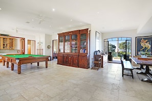 غرفة الألعاب