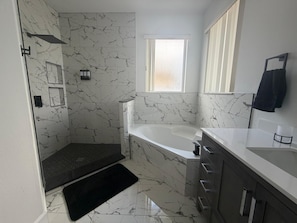 Shower, hair dryer, towels, soap - Modern Orlando Retreat – Minutes to Disney, Universal & All the Magic!” (Orlando)