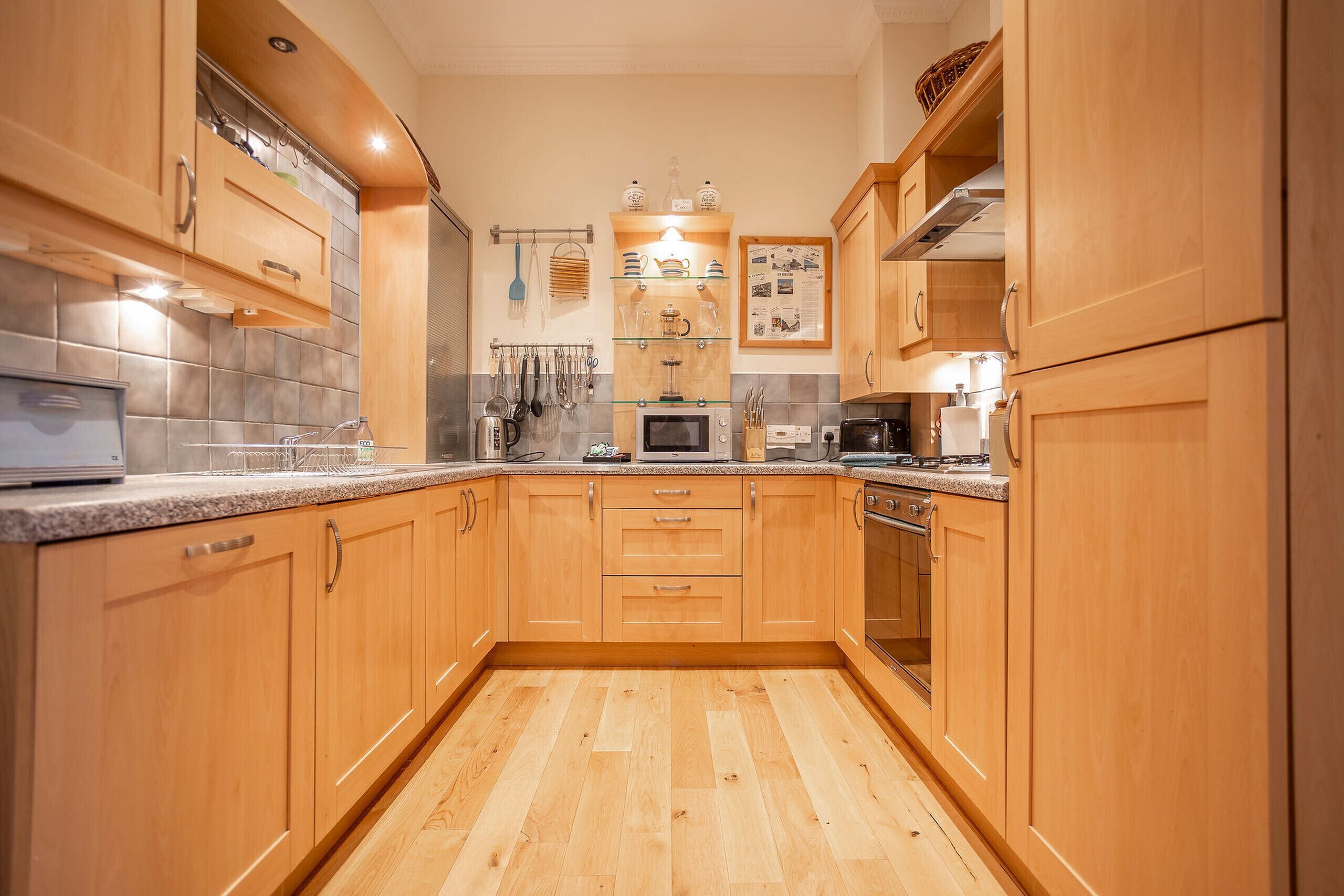 Réfrigérateur, micro-ondes, four, lave-vaisselle