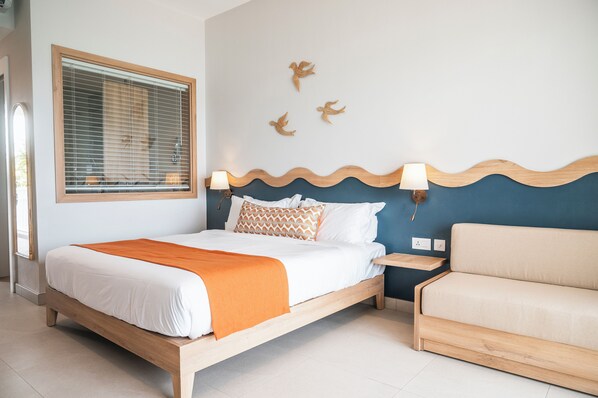 Sea View Studio | In-room safe, desk, iron/ironing board, free WiFi