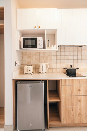 Mini-frigorifero, microonde, piano cottura, seggiolone