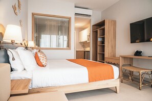 Sea View Studio | In-room safe, desk, iron/ironing board, free WiFi