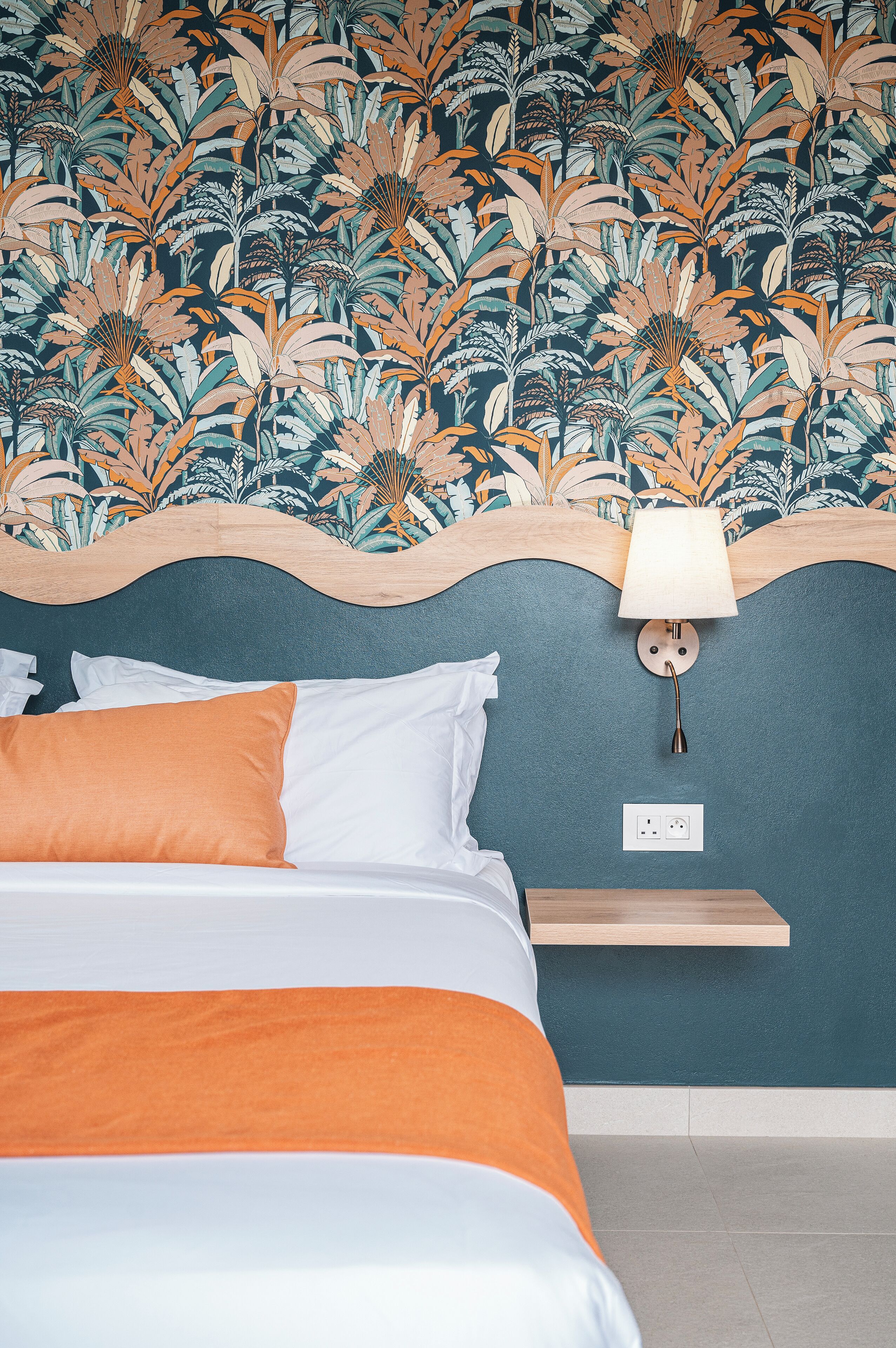 Wonderful Suite | Una cassaforte in camera, una scrivania, ferro/asse da stiro