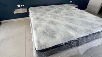 Caja de seguridad en la habitación y escritorio