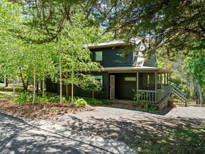 Exterior - Take it easy at this unique and tranquil getaway. (Merrijig)