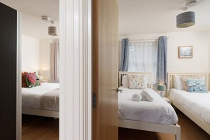 Bügeleisen/Bügelbrett, Reisekinderbett, WLAN, Bettwäsche