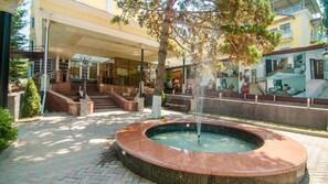 Property grounds - AYKUN Hotel (Almaty)