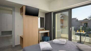 Suite, 2 soverom | Safe på rommet, blendingsgardiner og strykejern/-brett