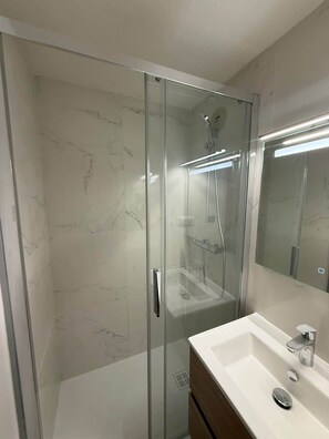 Hair dryer, soap, shampoo, toilet paper - Studio at the Foot of the Slopes – Mountain View (Saint-Jean-d'Aulps)