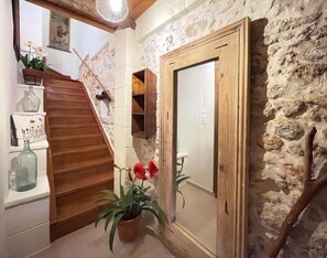 Deluxe Studio | Minibar, blackout curtains, soundproofing, iron/ironing board - Four Seasons Of Bliss at Sohora Hotel (Rethymno)