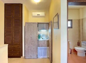 تجهيزات عازلة للصوت ومكواة/لوح كي وواي فاي مجانًا