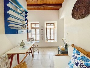 Deluxe Studio | Minibar, blackout curtains, soundproofing, iron/ironing board - Four Seasons Of Bliss at Sohora Hotel (Rethymno)