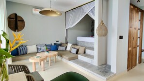 Suite, privézwembad, uitzicht op strand | Een kluis op de kamer, gratis wifi