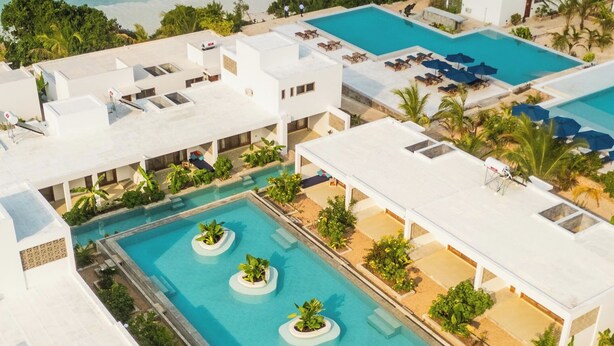 On the beach, white sand, beach towels - Legendary Zanzibar Beach Resort (Michamvi)