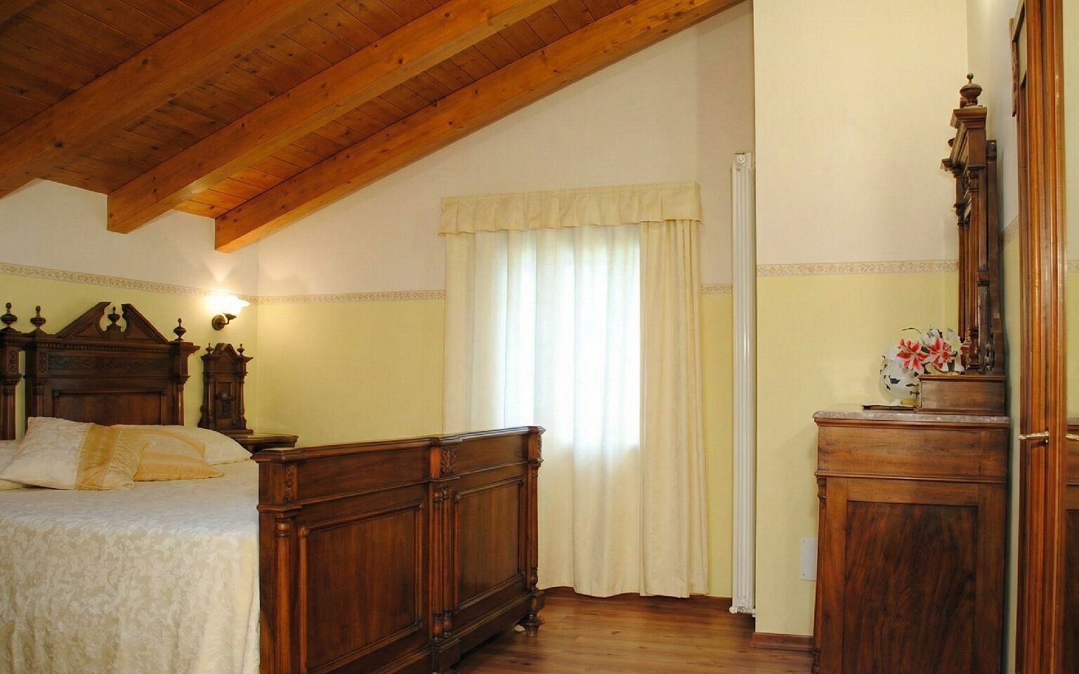 Comfort Triple Room | In-room safe, desk, laptop workspace, blackout drapes