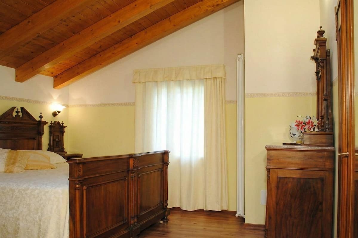 Comfort Triple Room | In-room safe, desk, laptop workspace, blackout drapes