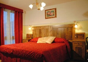 In-room safe, desk, laptop workspace, blackout drapes - Agriturismo al Benandant  (Cormons)