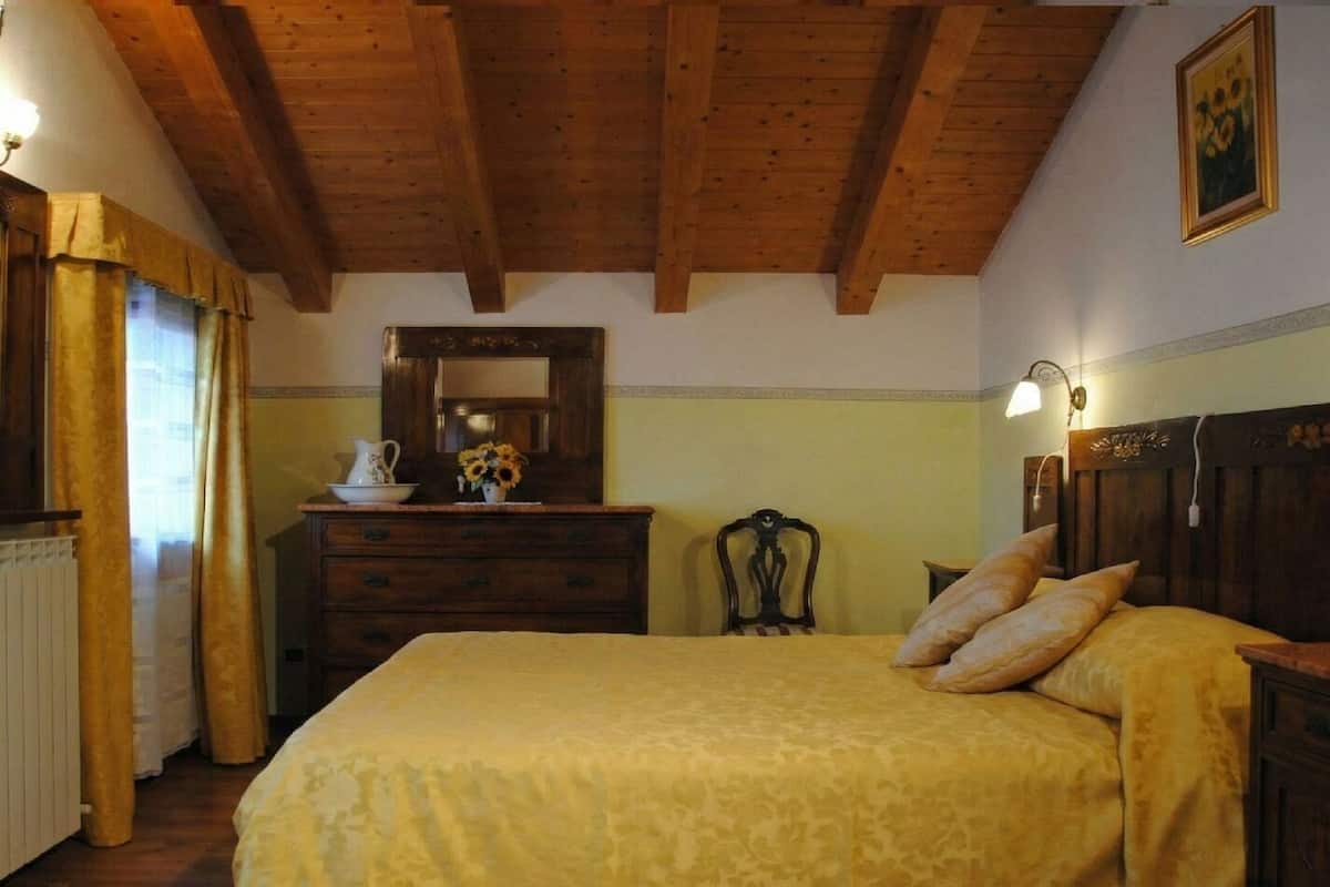 Deluxe Apartment, Balcony, Garden View | In-room safe, desk, laptop workspace, blackout drapes