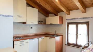 Deluxe-Apartment, Balkon, Gartenblick | Eigene KĂŒche