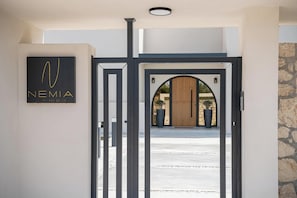 Interior entrance - Nemia Luxury Residence (Chania)