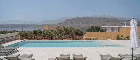 Villa, vista al mar | Alberca privada