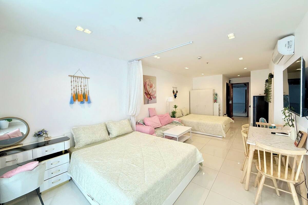 Executive Apartment, Multiple Beds, Balcony, Pool View | Free minibar, individually furnished, desk, laptop workspace