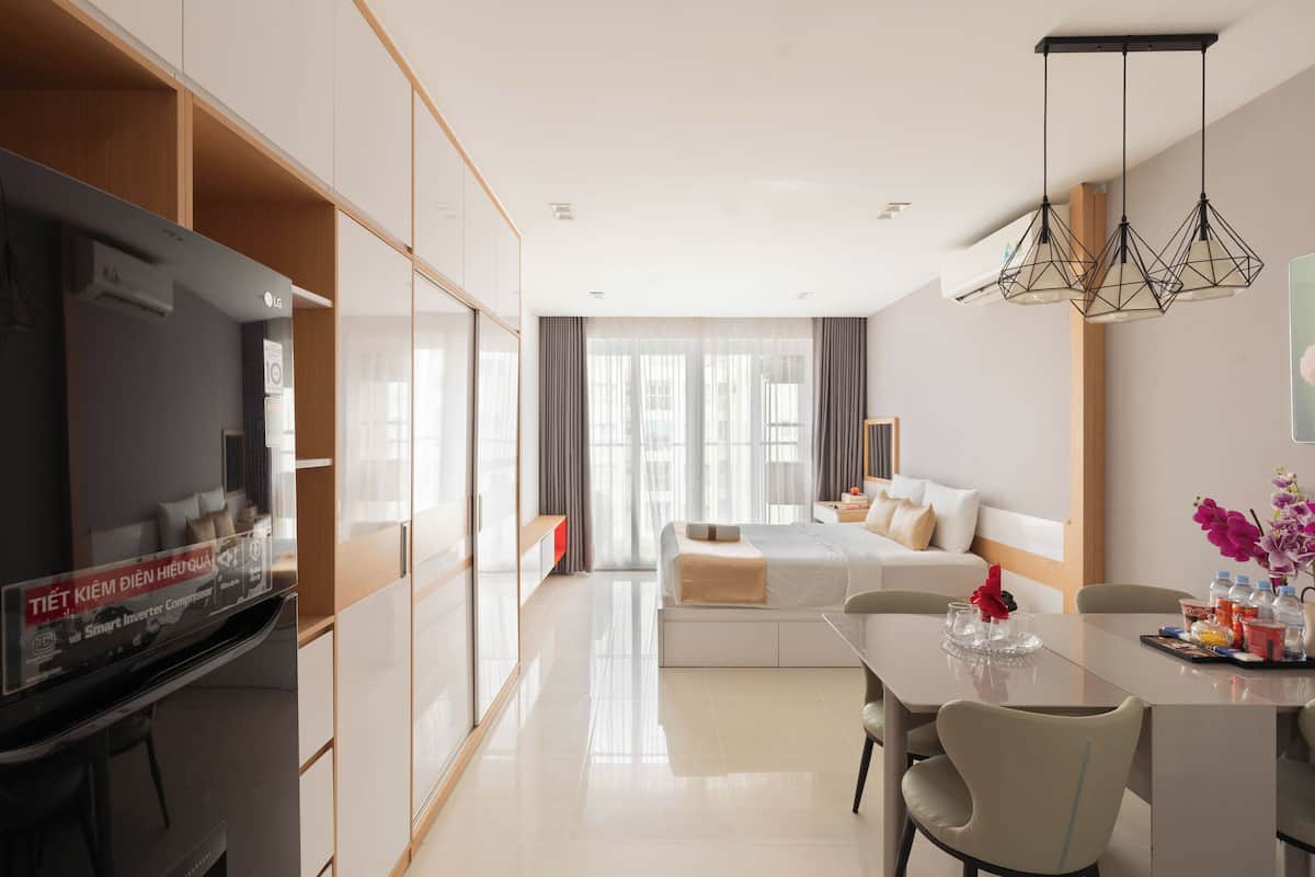 Executive Apartment, Multiple Beds, Balcony, Pool View | Free minibar, individually furnished, desk, laptop workspace